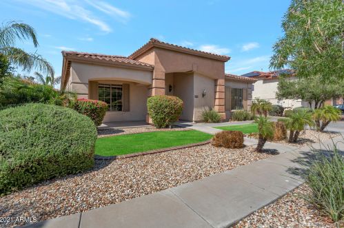 2412 Fetlock Trl, Phoenix, AZ 85085-5769