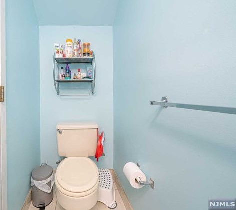 9 Lawrence Ct, Teaneck NJ  07666-6489 exterior