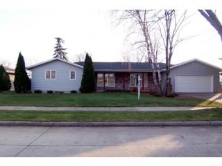 823 Leeward Ct, Oshkosh, WI 54901-2060