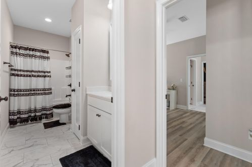 31 8th Ave, Shalimar FL  32579-1806 exterior