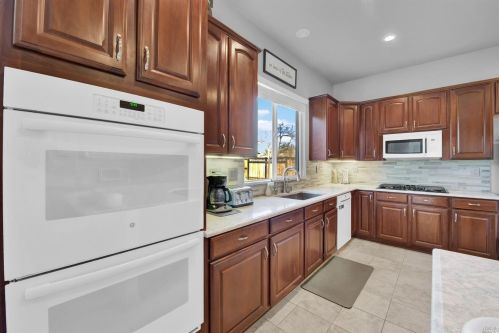 131 Feather Riv Cir, Vacaville CA 95688-8749 exterior