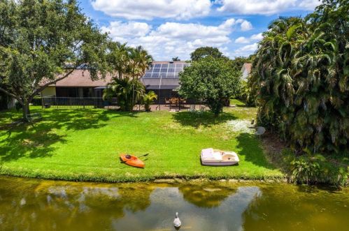 1369 Riverside Cir, West Palm Beach, FL 33414-5515