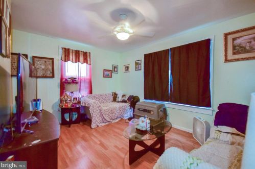 310 Congress St, Charles Town WV  25414-1320 exterior