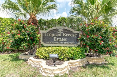 4104 Sandpine Cir, Boynton Beach FL  33436-2660 exterior