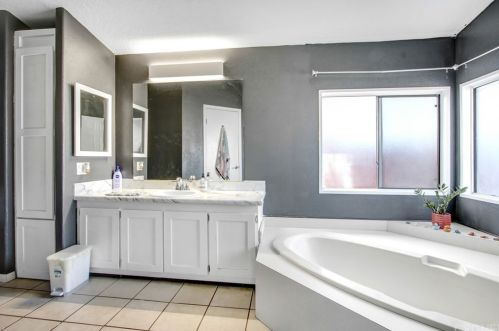 31921 Emerald Ln, Santa Clarita CA  91384-3102 exterior