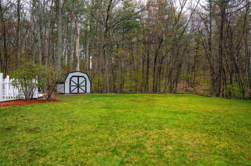 24 Severance Dr, Londonderry NH  03053-3118 exterior