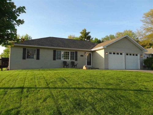 810 Penn St, Williamsburg, IA 52361-9435