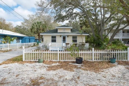 284 North St, Palm Harbor, FL 34683-5413