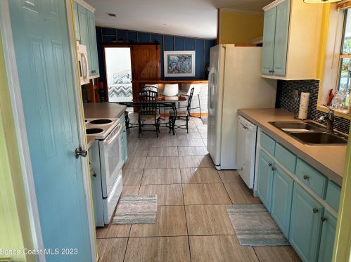 817 Oriole Cir, Sebastian FL  32976-7520 exterior