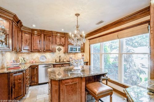 154 Dari Dr, Holbrook, NY 11741-4329