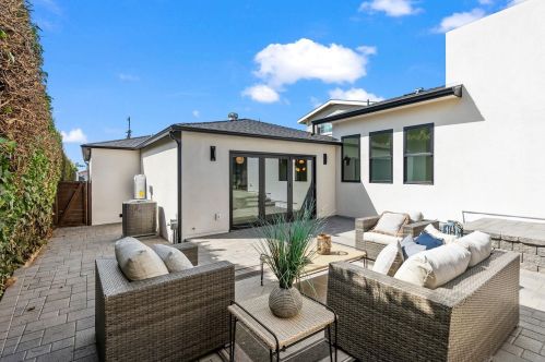 1855 Frankfort St, San Diego CA  92110-3514 exterior