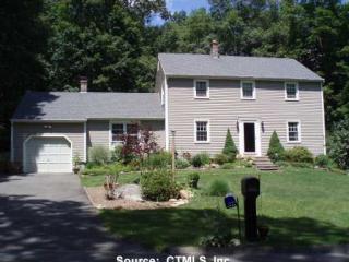 3 Country Village Ln, Clinton, CT 06413-2512
