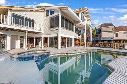1320 Seaspray Ln, Sanibel FL  33957-2619 exterior