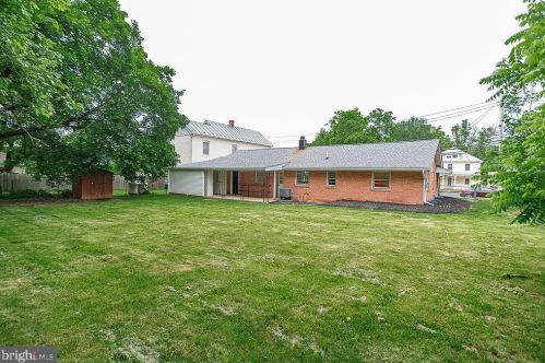 415 Liberty St, Charles Town WV  25414-1827 exterior