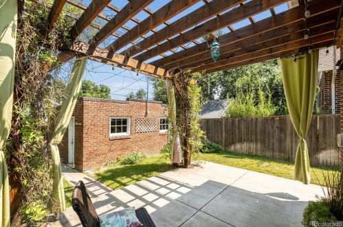 1016 Cook St, Denver CO 80209-4922 exterior