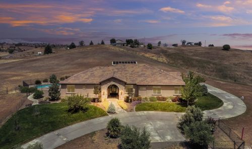 3959 Skyhawk Ln, Vacaville CA  95688-9516 exterior