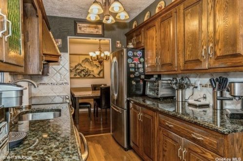 3691 Prairie Path, Bethpage NY  11714-4021 exterior