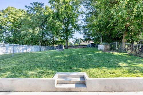 725 Eastern Ave, Bellefontaine OH  43311-2615 exterior