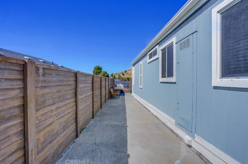 28101 Vista View Dr, Santa Clarita CA  91351-5710 exterior