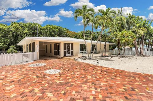21 Palm Dr, Key Largo, FL 33037-3205