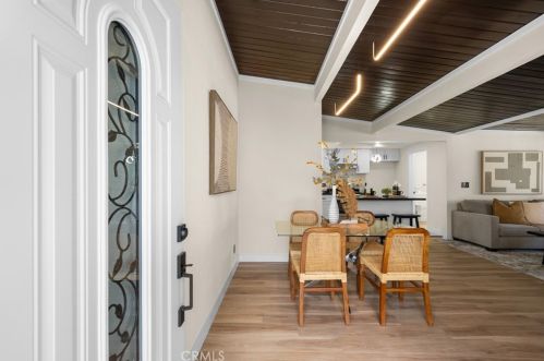 6250 Coldwater Canyon Ave, North Hollywood, CA 91606-3019