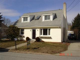 19 Laurel St, Waterford, CT 06385-3909