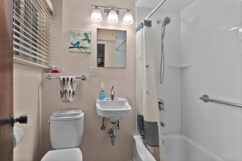 809 9th St, Menasha, WI 54952-2419