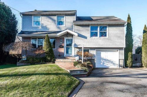 1930 Quintus Dr, North Bellmore, NY 11710-3151