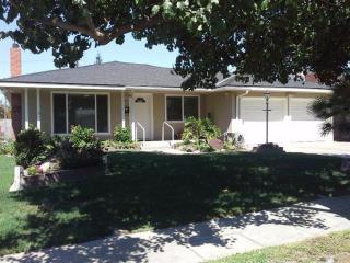 1136 Cortland Ave, Fresno, CA 93705-3417