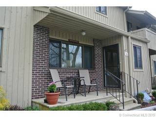 186 Shagbark Dr, Derby, CT 06418-2620