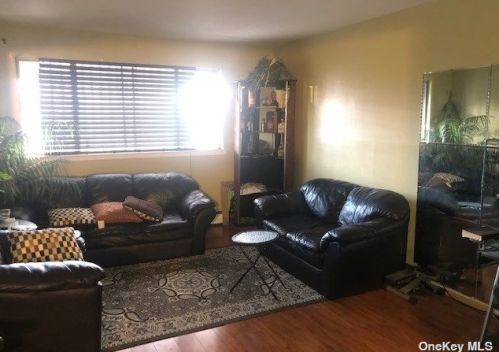 3869 Laconia Ave, Bronx, NY 10469-1428