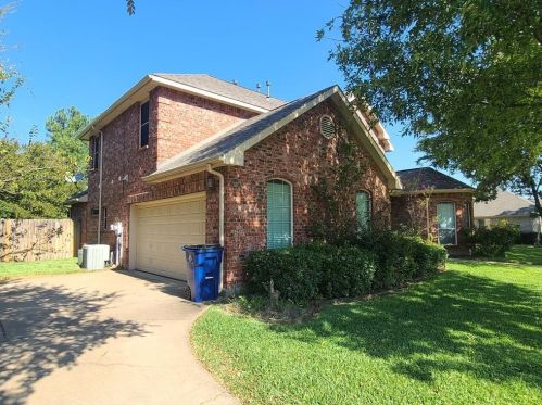 216 Flagstone Dr, Burleson TX  76028-3770 exterior