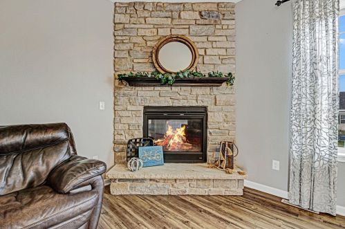 1910 Tumbleweed Cir, West Bend WI  53095-8561 exterior