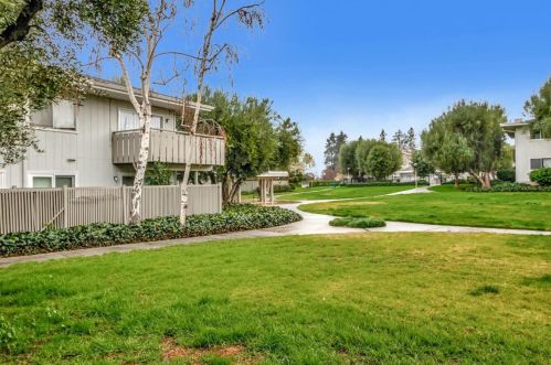 255 Rengstorff Ave, Mountain View CA  94040-1773 exterior