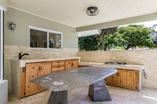 800 18 St, Boca Raton FL 33486-6937 exterior