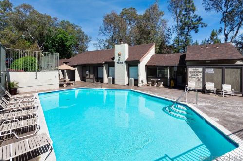 7504 Parkway Dr, La Mesa CA  91942-1763 exterior