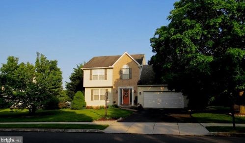 605 Parkway Dr, Littlestown, PA 17340-1348