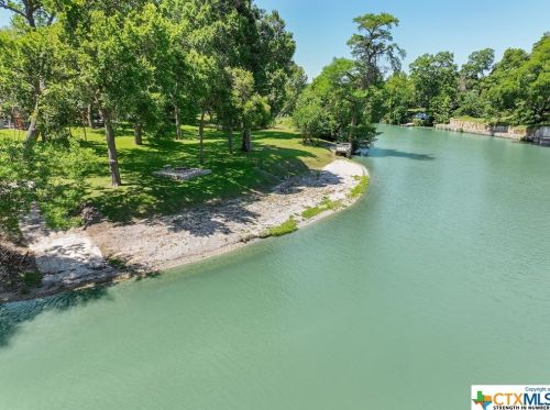 146 Antelope Ln, Seguin, TX 78155-6962