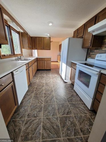 739 Lund St, Hudson, WI 54016-2348