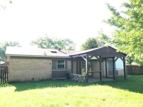 212 Ridgeway Cir, Lewisville TX  75067-4533 exterior