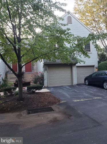 182 Crescent Dr, Swatara, PA 17033-2334