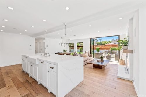 117 Harvard Ln, Seal Beach CA  90740-2508 exterior