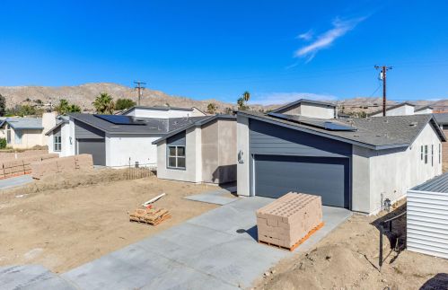 68220 Calle Azteca, Desert Hot Springs CA  92240-6412 exterior