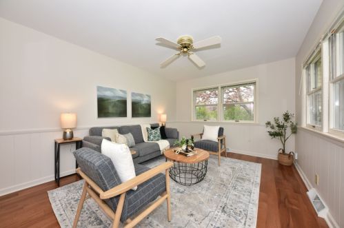 2526 Glenbrook Ln, Thiensville, WI 53092-3149
