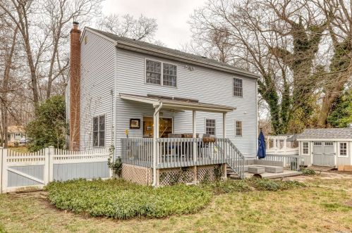 276 Country Rd, Miller Place NY  11764-2302 exterior
