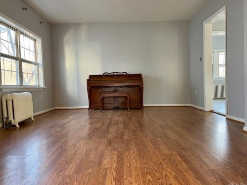 19 Myrtle Ave, Middletown NY  10940-4122 exterior