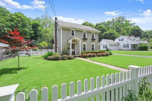 52 New St, Ridgefield, CT 06877-3821