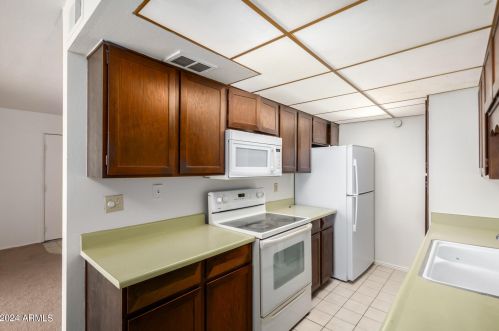 5947 Golden Ln, Glendale AZ  85302-4441 exterior