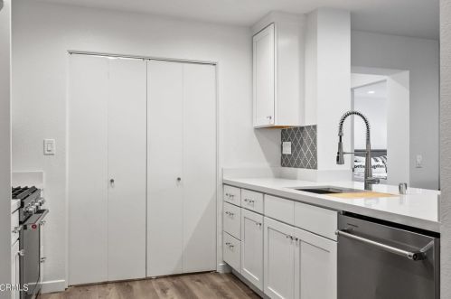 1913 Majorca Dr, Oxnard CA 93035-3648 exterior