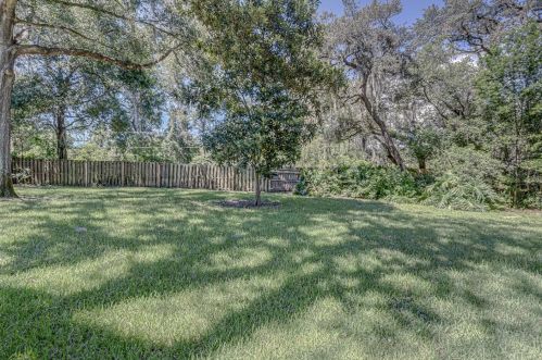 963 Ridgewood Ter, Tarpon Springs FL  34689-2622 exterior